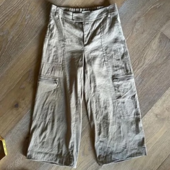 VINCE Low-Rise Cropped Parachute Pants in Shale - Picture 2 of 9